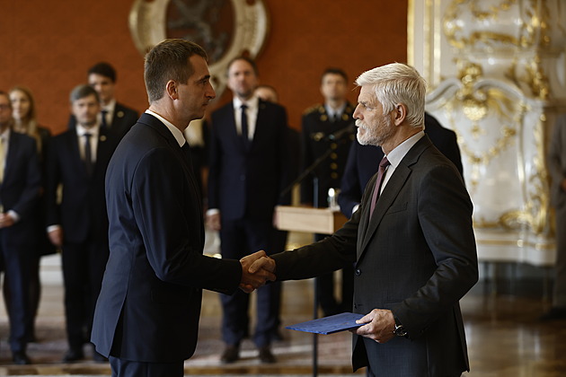 Antizeman Petr Pavel možná napodobí Miloše Zemana