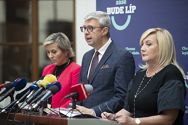 Skokové zvýšení platů politiků by bylo krajně nevhodné, říká Schillerová