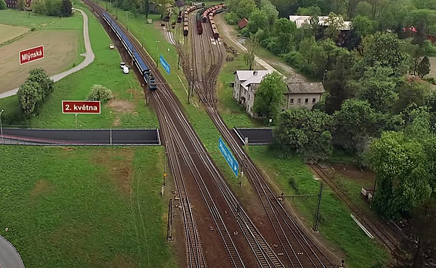 Přejezd smrti uzavřou. Ve Studénce staví podjezd, objížďka ale není hotová