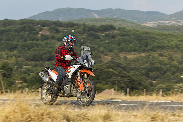 President Pavel Jokes About Attending NATO Summit on Motorcycle, Cites Dignity