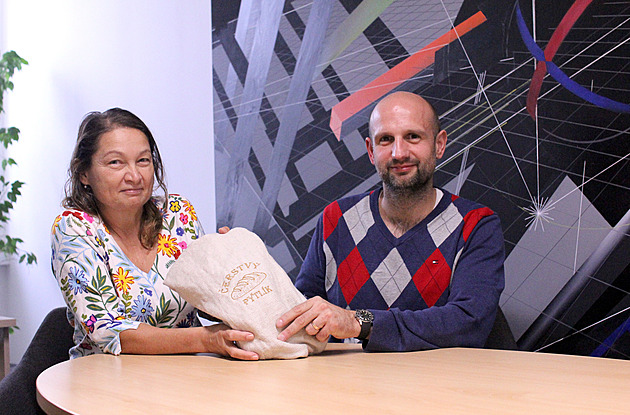 Klementina Gáspárová a Roman Kníek s erstvým pytlíkem