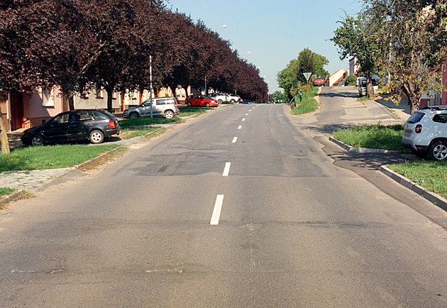 Silniái opraví více ne kilometrovou hlavní cestu v Hluku na...