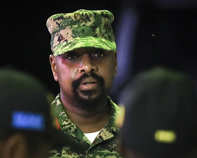 Chci miliardu a nejkrásnější ženu. Ugandský generál hrozí Turecku a Íránu