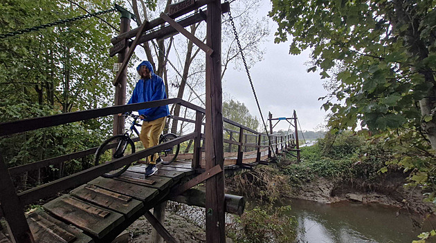 Devný etzový most pes Ondejnici u Ostravy  Proskovic chátrá a nov ho...