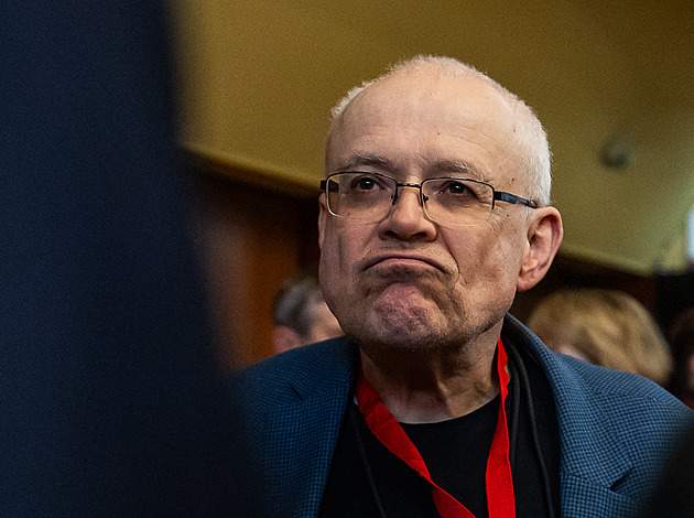 Špidla zachraňuje levici, ale má problém. Ti, kteří ho chválí, sami Socdem nevolí