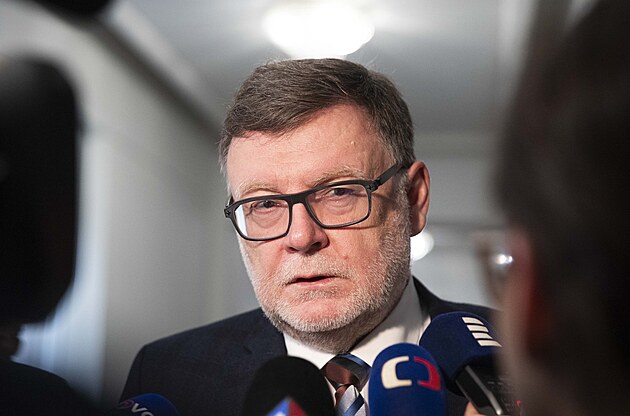 Ministr financ� Zbyn�k Stanjura p�ed jedn�n�m vl�dy 2. ��jna 2024. Vl�da se...