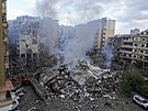 Kou� stoupá z místa izraelského náletu na ji�ním p�edm�stí Bejrútu. (1. �íjna...