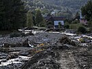 V Holovicch jsou vyplaven destky domcnost. Ti domy ek demolice. Jin...