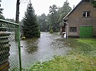 Takhle p�ed n�kolika t�dny ��dila velk� voda v B�lku, ��sti Chot�bo�e, kdy� se...