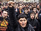 Fanouci Sparty se shromaují na Staromstském námstí, odkud se vydají na...