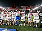 Hrái Slavie v ele s brankáem Antonínem Kinským slaví triumf nad Spartou.