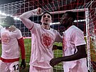 Slavisté Christos Zafeiris a Oscar Dorley slaví vítzství v derby se Spartou.