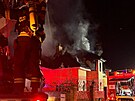 Hasii v noci na stedu likvidovali por domu v eskch Budjovicch. (2....