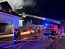 Hasii v noci na stedu likvidovali por domu v eskch Budjovicch. (2....