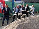 Slavnostn� zah�jen� stavby nov� servisn� haly na havl��kobrodsk�m n�dra��....