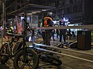 Izraelská policie a záchraná�i zasahují po st�eleckém útoku v Tel Avivu. (1....