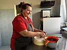 Majitelka karlovarsk cukrrny Cakepoint Jana Bystick pi vrob vech svch...