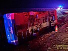 U obce Stapole na Rokycansku havaroval v ter v noci autobus. Na silnici byla...