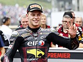 Filip Sala pózuje po Velké cen Japonska Moto2.