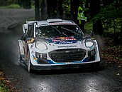 Rallyeový speciál Ford Puma Rally1 Hybrid v sobotu celý den zkouela posádka...