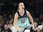 Sabrina Ionescuová (20) z New York Liberty se raduje.