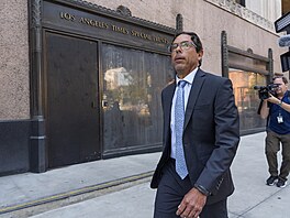 Léka� Mark Chavez, jeden z obvin�ných v kauze smrti herce Matthewa Perryho. (2....