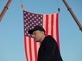 Elon Musk na mítinku Donalda Trumpa ve m�st� Butler (5. �íjna 2024)