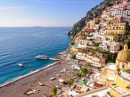 Po prohlídce nepíli pvabné Neapole se vyplatí zajet si na pobeí Amalfi,...