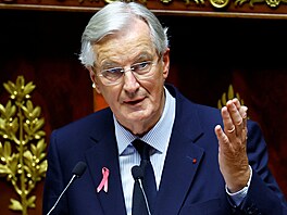Francouzský premiér Michel Barnier p�edná�í sv�j obecn� politický projev v...