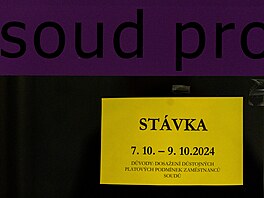 Za�ala stávka zam�stnanc� soud�, kterou kv�li nízkým plat�m vyhlásil Odborový...