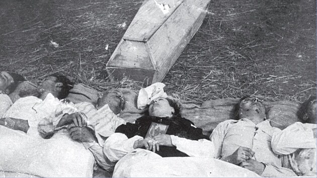 Volysk e. Pi masakrech polskho obyvatelstva stoupenci Stepana Bandery v letech 1943 a 1944 zahynulo a sto tisc lid. 