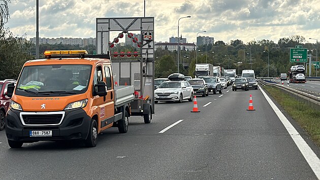 Na 0,5. kilometru dlnice D6 z Prahy do Karlovch Var se srazilo osobn auto s cisternou. (3. jna 2024)