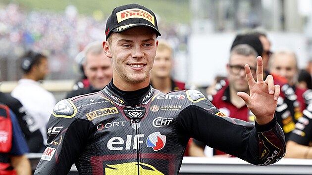 Filip Sala� pózuje po Velké cen� Japonska Moto2.