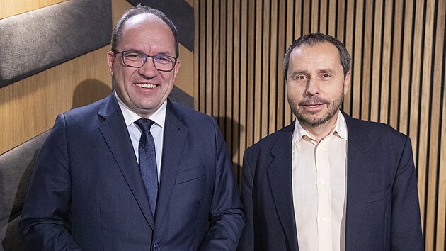 Hosty po�adu Rozst�el jsou Jarom�r Bl�ha, expert na ochranu les� a divok� p��rody a Marek V�born� (vlevo), ministr zem�d�lstv�.