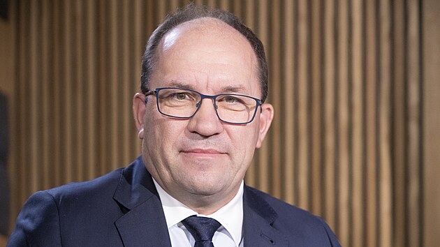 Hosty po�adu Rozst�el jsou Jarom�r Bl�ha, expert na ochranu les� a divok� p��rody a Marek V�born� (na sn�mku), ministr zem�d�lstv�.