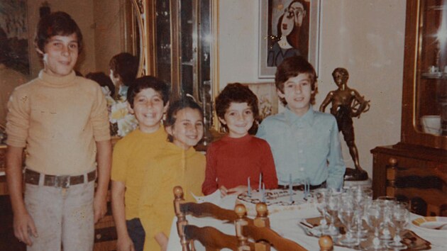 Ztracen� Picass�v obraz na jedn� z fotografi� rodiny Luigiho Lo Rossa