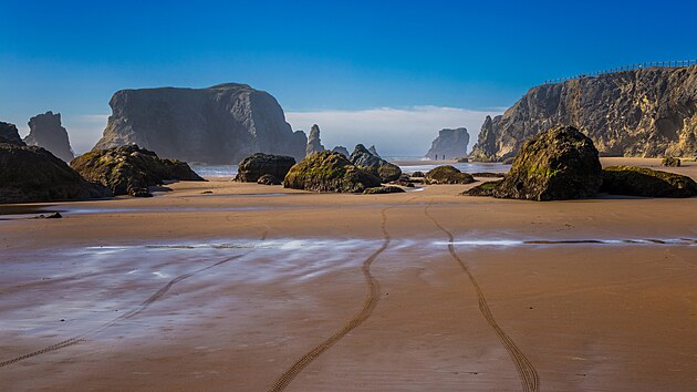 Pokad, kdy si myslme, e lep to bt neme, objev se za zatkou dal fantastick ztoka. Nejkouzelnj pl je jednoznan Bandon Beach. Tady se pobe Oregonu prezentuje v cel krse a dimenzch.