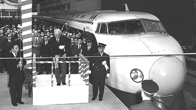 Na začátku mu nikdo nevěřil. Tajemný a rychlý šinkanzen slaví 60 let