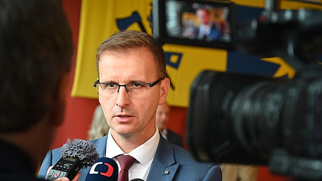 Hejtman Radim Holi po podpisu koalin smlouvy ve Zlnskm kraji. (4. 10. 2024)