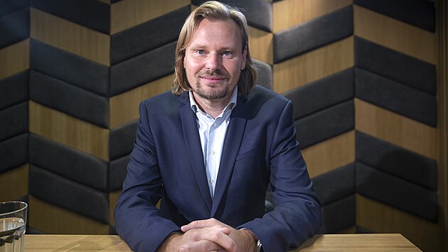 Hostem po�adu Rozst�el je Vlastislav B��za, bezpe�nostn� expert, odborn�k na jadern� zbran� a raketov� syst�my.