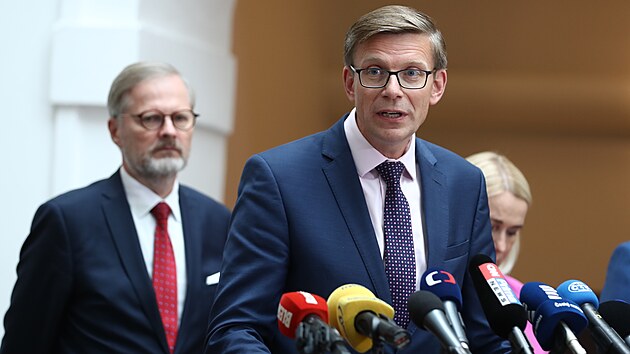 Tiskov� briefing po jedn�n� vl�dy. Na sn�mku hovo�� ministr dopravy Martin Kupka (ODS). (2. ��jna 2024)