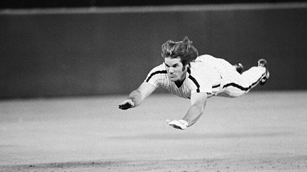 Pete Rose se vrh� ke t�et� met� v utk�n� s New York Yankees.