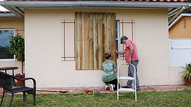 Obyvatel� Floridy se p�ipravuj� na p��chod hurik�nu Milton, kter� m� b�t podle meteorolog� nejsiln�j�� za sto let. (7. ��jna 2024)