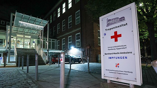 Institut tropick� medic�ny Bernharda Nochtap�i Univerzitn�m l�ka�sk�m centru v Hamburku-Eppendorfu, kam byl p�evezen z hambursk�ho hlavn�ho n�dra�� jedinec podez�el� z n�kazy �ivotu nebezpe�nou krv�civou hore�kou marburg. (2. ��jna 2024)