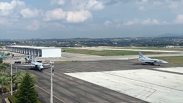 Rusk� strategick� bombard�r Tu-22M3 na rusk� leteck� z�kladn� Hm�m�m v S�rii (15. �nora 2022)