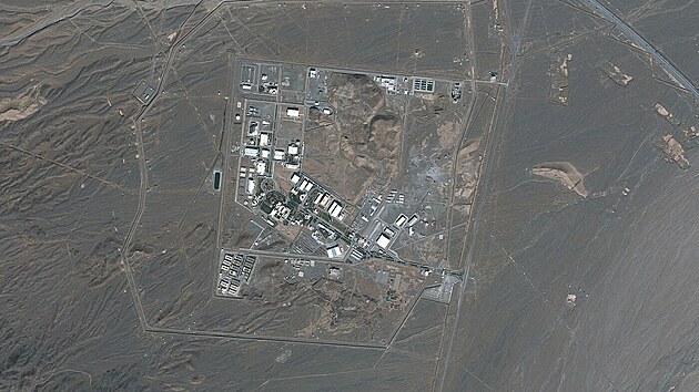Satelitn� sn�mek spole�nosti Maxar �r�nsk�ho jadern�ho provozu v Natanzu. Po �r�nsk�m �toku na Izrael existuj� obavy, �e pr�v� toto st�edisko �r�nsk�ho jadern�ho programu se stane ter�em izraelsk� odvety. (21. ��jna 2020)