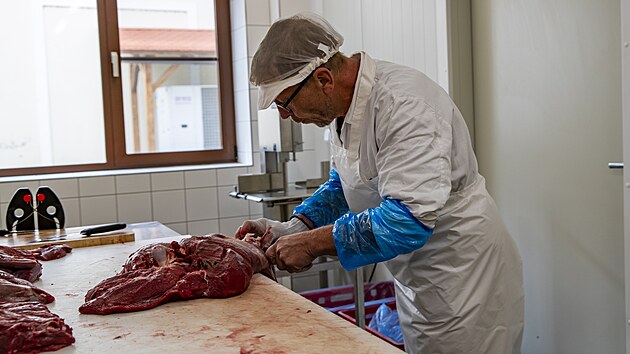 Na zmku v idlochovicch u Brna otevel sttn podnik Lesy R zpracovnu a prodejnu zvinovho masa a dalch vrobk z nj. (30. z 2024)