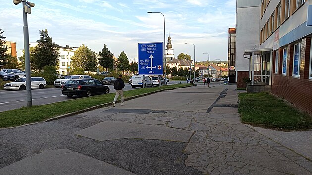 Jednou z hlavnch investic ru pro rok 2025 bude revitalizace lev strany centrlnho nmst ped obchodnmi domy. Ta je ji v alostnm stavu.