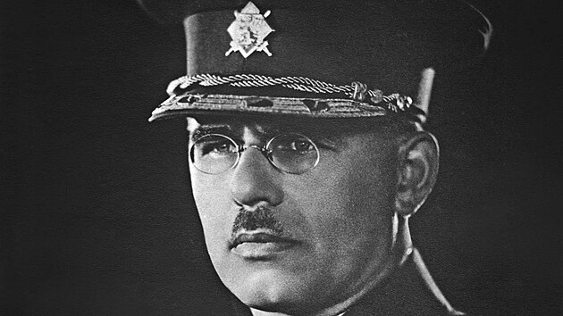 Gener�l Vojt�ch Boris Lu�a na dobov�m sn�mku ze t�ic�t�ch let minul�ho stolet�