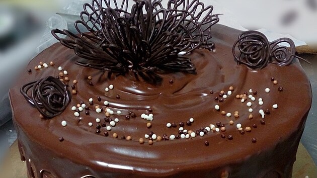 Dort z produkce karlovarsk cukrrny Cakepoint (4. jna 2024)